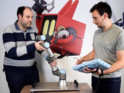 Dos directivos de Alias Robotics.