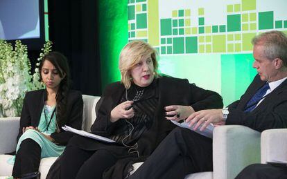 Dunja Mijatovic, en el centro, durante el Stockholm Internet Forum.