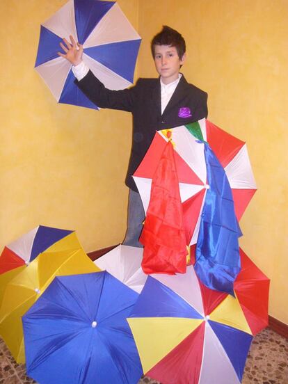 David Ruidor, con 14 años, durante un espectáculo de magia.