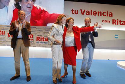 Camps, Cospedal, Barberá y González Pons, ayer durante el acto de presentación de la candidatura de la alcaldesa valenciana.