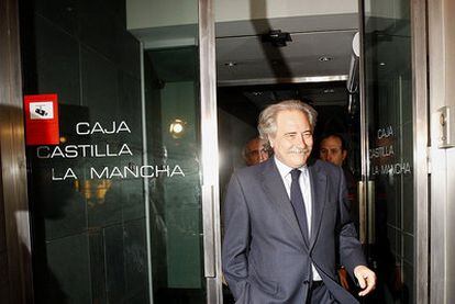 Juan Pedro Hernández Moltó, en la sede de Caja Castilla-La Mancha en Madrid en marzo de 2009.