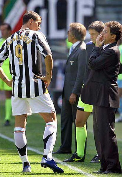 Fabio Capello conversa con Ibrahimovic.