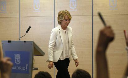 Esperanza Aguirre, en la rueda de prensa en la que anunció su dimisión como portavoz del PP en el Ayuntamiento de Madrid en 2017.