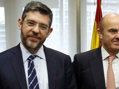 El secretario de Estado de Energía, Alberto Nadal, y el ministro de Industria en funciones, Luis de Guindos. efe