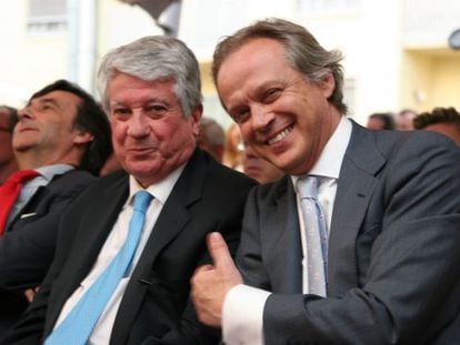 De derecha a izquierda, Hilario Alfaro y el actual presidente de la patronal madrile&ntilde;a, Arturo Fern&aacute;ndez.
