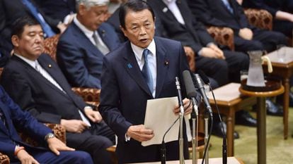 El ministro de Finanzas de Jap&oacute;n, Taro Aso, el pasado jueves en la C&aacute;mara Alta nipona.