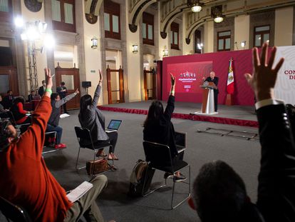 Una rueda de prensa de López Obrador desde Palacio Nacional.