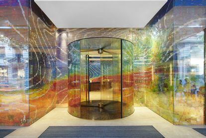 <i>Googlegrama</i> del artista Joan Fontcuberta a las puertas del hotel Meridien, en Barcelona.