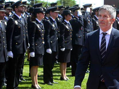 El ministro de interior Fernando Grande Marlaska ante los 1.298 agentes que juraron este jueves su cargo en la Escuela de Policía de Ávila.