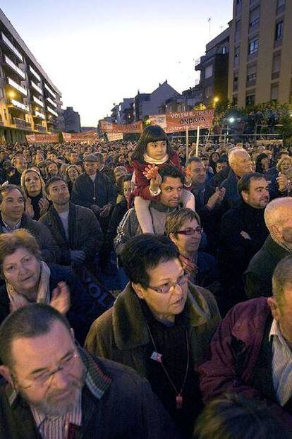 Un momento de la manifestación celebrada ayer por la tarde en Dénia.