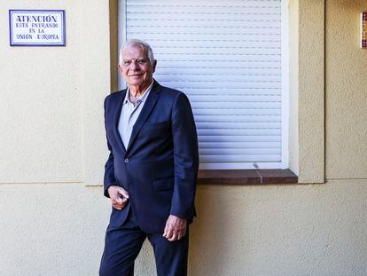 El alto representante de la UE para Asuntos Exteriores y Política de Seguridad, Josep Borrell, en su casa de Valdemorillo (Madrid).