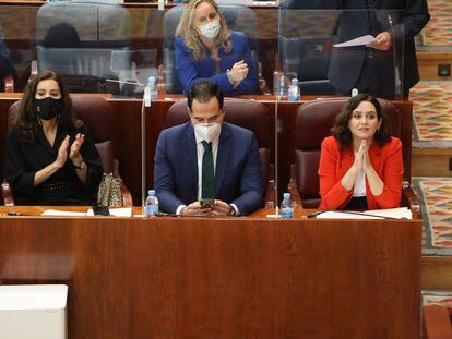 La presidenta de Madrid, Isabel Díaz Ayuso, en el pleno de la Asamblea.