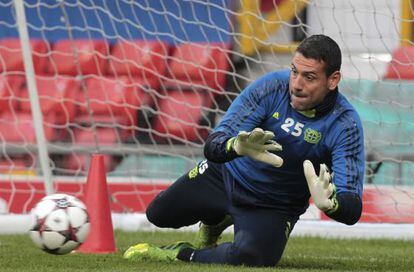 Palop, en un entrenamiento en Old Trafford.