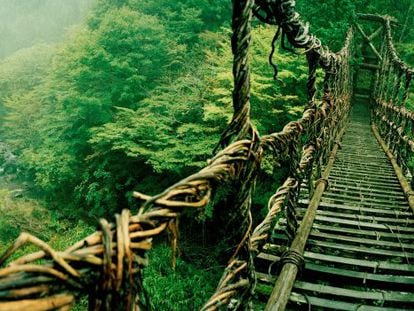 Puente sobre el río Iya, en la isla Shikoku. Este valle es conocido como 'el paraíso perdido' de Japón.
