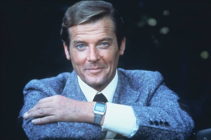 Roger Moore fue, al mismo tiempo, Bond y su parodia, la más lúdica y dionisiaca encarnación del personaje. En la imagen, el británico interpretando al agente 007 en 'Moonraker' (1979).
