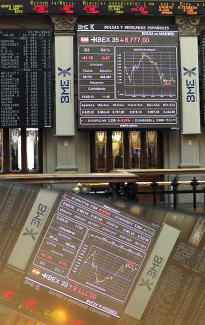 Los paneles informativos del interior del Palacio de la Bolsa de Madrid.