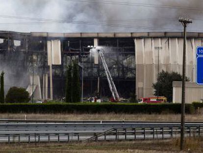 La planta de Campofr&iacute;o en Burgos destru&iacute;da por un incendio.