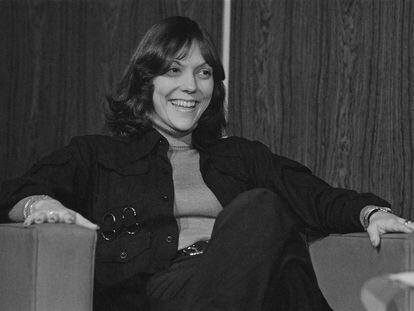 La cantante y baterista estadounidense Karen Carpenter, del dúo pop The Carpenters, en Frankfurt, Alemania, en 1974.