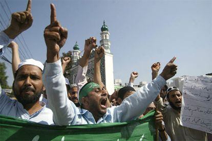Musulmanes protestan contra las declaraciones del Papa en Jammu, India.
