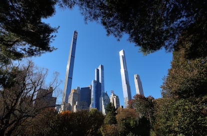 MANHATTAN SKYLINE