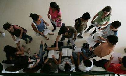 Un grupo de alumnos, el pasado mes de junio, durante las pruebas de acceso a la Universidad.
