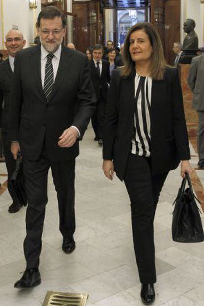 El presidente del Gobierno, Mariano Rajoy, y la ministra de Empleo, Fátima Báñez