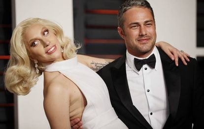 Lady Gaga y Taylor Kinney, en la fiesta post Oscar de la revista ‘Vanity Fair’ el pasado febrero.