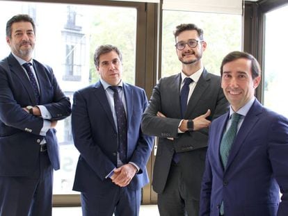 De izquierda a derecha: Gonzalo Grandes, Manuel González-Haba, Vicente Roldán y Alejandro Falero, socios de Ejaso ETL Global.