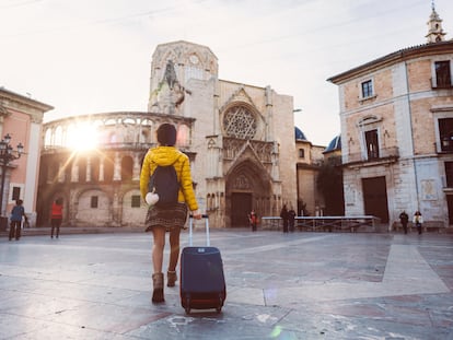 El próximo año el turismo crecerá, pero con un cambio de visitantes. Se esperan menos visitantes europeos y un aumento de los nacionales que deciden viajar por España.