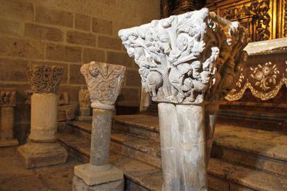 Capiteles del desaparecido monasterio de San Pedro de Gumiel de Izán (Burgos), conservados en una iglesia parroquial de la localidad.