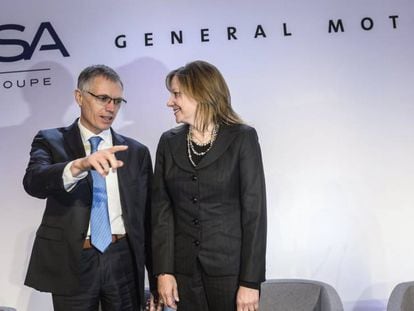 La responsable de General Motors en Europa, Mary Ibarra, y el presidente de PSA Peugeot Citro&euml;n, Carlos Tavares