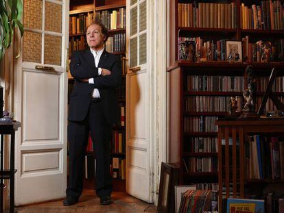 El escritor Javier Marías en su domicilio de Madrid, en febrero de 2017.