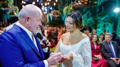  Lula da Silva se casa en São Paulo con la socióloga Rosangela Silva.