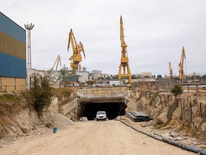 Túnel de acceso a la nueva terminal de contenedores del puerto de Cádiz.