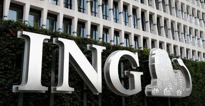  Logo de ING en la sede central del grupo en Bruselas, Bélgica.