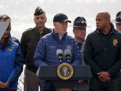 El presidente de EE UU, Joe Biden, en una visita el viernes al puente Francis Scott Key, derrumbado en Baltimore la semana pasada.