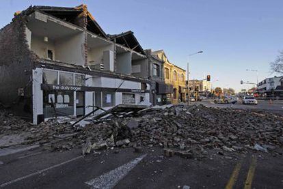 El temblor de 7,2 grados deja decenas de heridos y pérdidas materiales por valor de 1.400 millones.