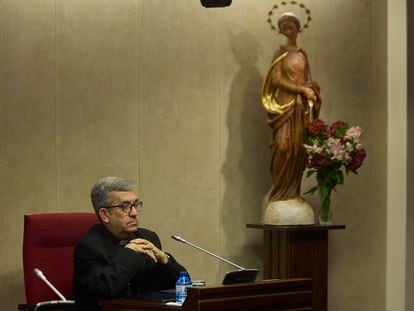 El arzobispo de Valladolid, Luis Argüello, este lunes durante su última plenaria como secretario general de la Conferencia Episcopal Española, en Madrid.