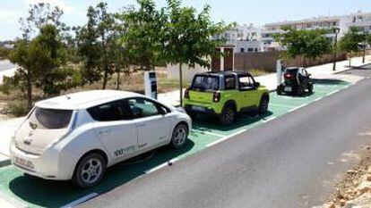 Uno de los puntos públicos de recarga de coches de Formentera