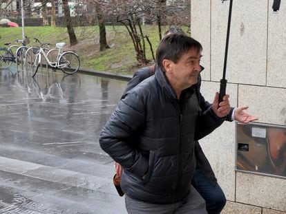 Iñaki de Rentería, este jueves, a su llegada a los juzgados de San Sebastián para declarar sobre el secuestro y asesinato de Miguel Ángel Blanco en 1997.