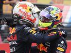 Verstappen y Checo Pérez celebran tras el GP de Francia.