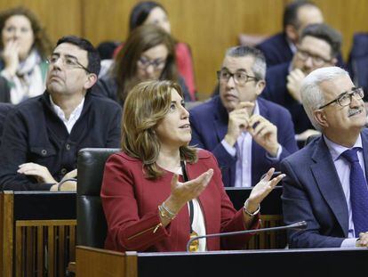 Susana D&iacute;az junto a Manuel Jim&eacute;nez Barrios, este mi&eacute;rcoles en el Parlamento.