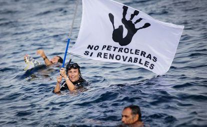 Protesta contra las prospecciones de Repsol en Canarias, en 2014.