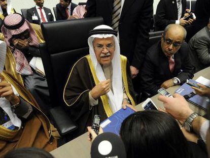 El ministro del Petr&oacute;leo saud&iacute;, Ali I. Naimi, atiende a la prensa al inicio de la 168&ordm; reuni&oacute;n de la OPEP.
