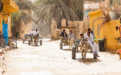 Una calle del centro del Oasis de Siwa, en Egipto.