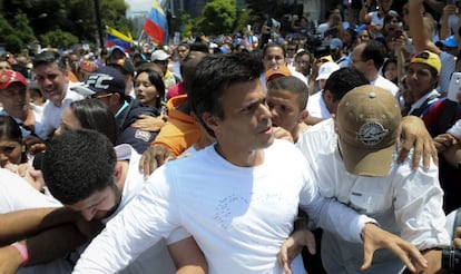 L&oacute;pez antes de entregarse a la polic&iacute;a, el 18 de febrero de 2014 en Caracas.