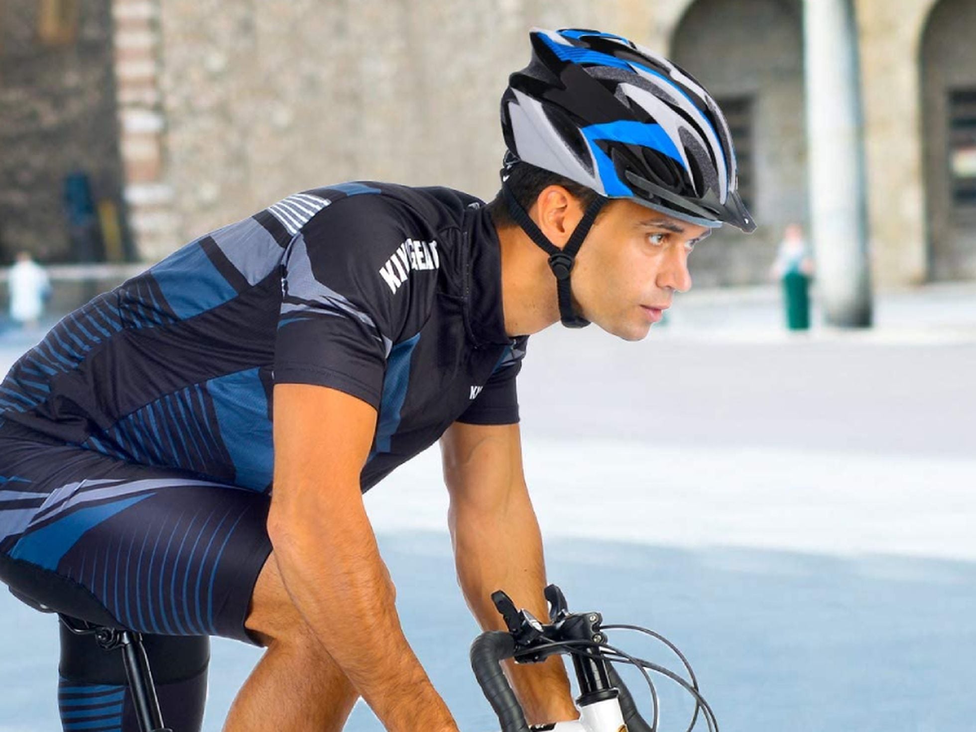 Circula seguro y c modo este casco para bicicleta cuesta 25 euros