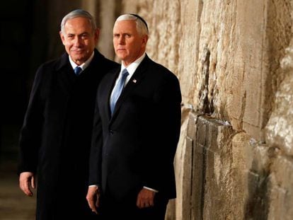 Benjamín Netanyahu y el vicepresidente de EE UU, Mike Pence, el jueves en el Muro de las Lamentaciones.