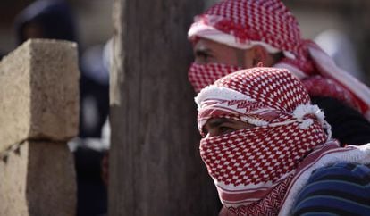 Manifestantes durante los enfrentamientos entre palestinos e israelíes durante una concentración en apoyo a Jader Adnan Musa.