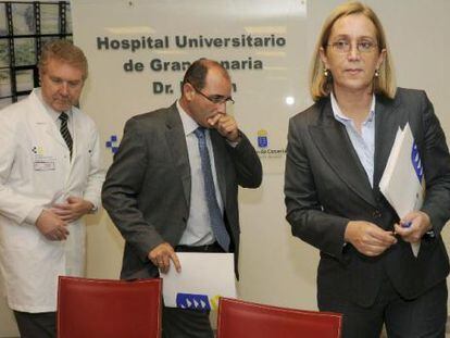 Mercedes Roldós, durante una visita al Hospital Doctor Negrín.